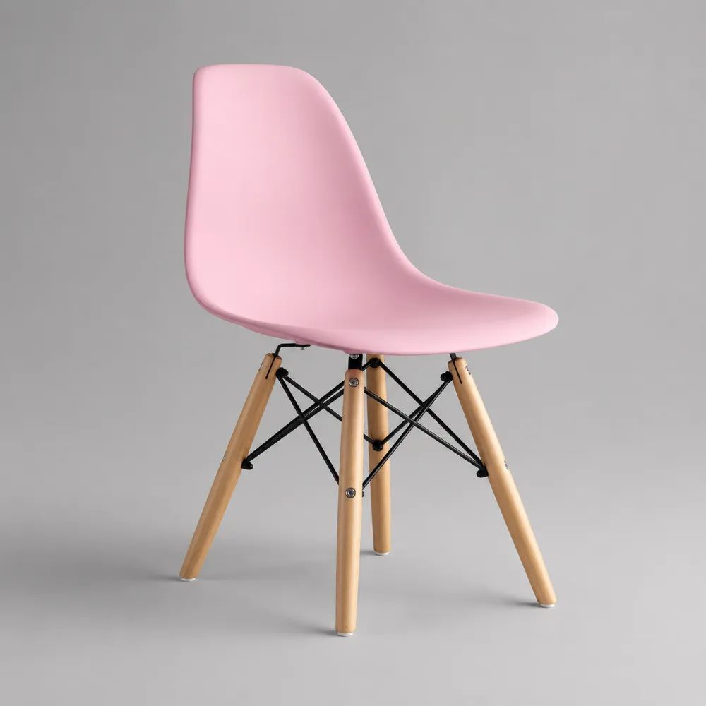 Sedia da pranzo rosa in polipropilene con gambe in faggio massello naturale e struttura nera, 46 x 53 x 82 cm