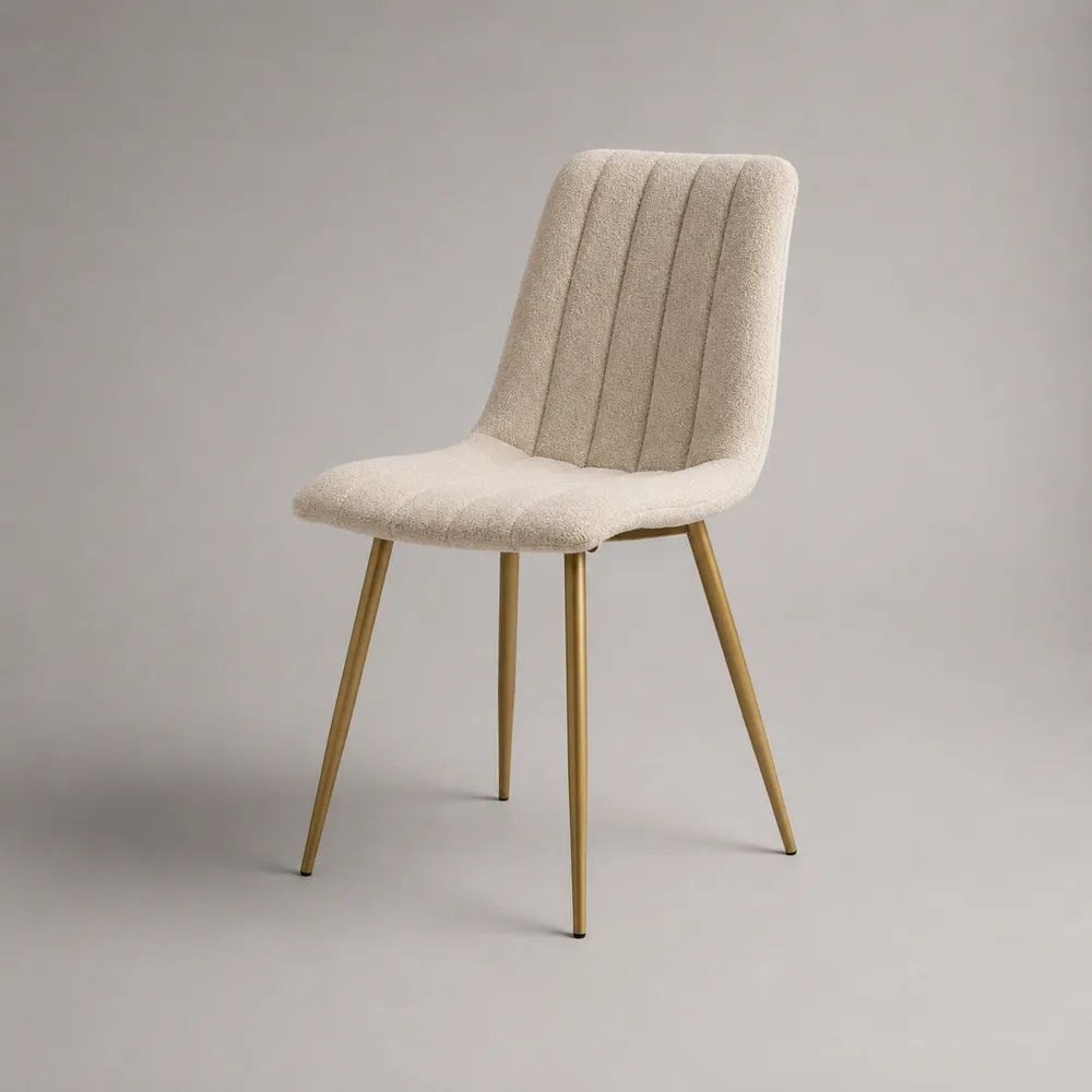 Sedia da pranzo imbottita in tessuto bouclé beige con gambe in acciaio dorato, 48 × 55 × 85 cm
